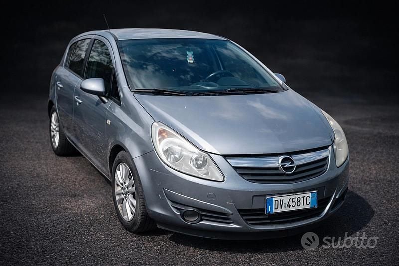 Usata Opel Corsa Enjoy 75 CV (55 kW) 2009 Grigio Utilitaria