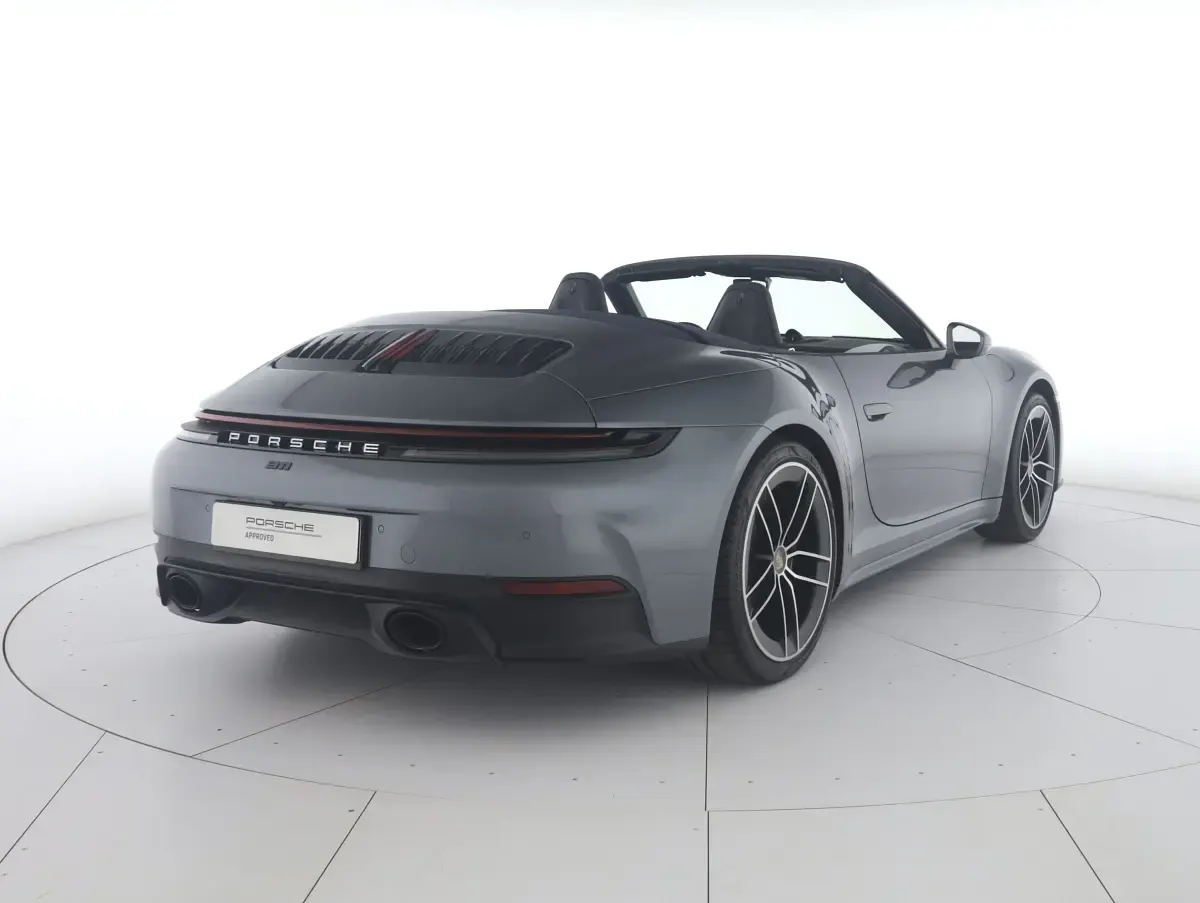 Usata Porsche 911 Carrera 394 CV (289 kW) 2025 Grigio vanadio metallizzato/capote blu Coupé