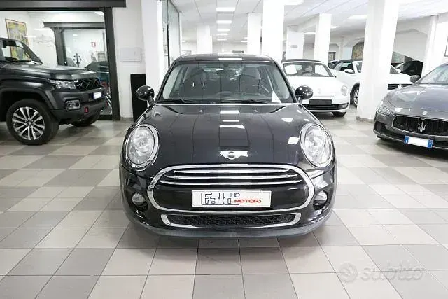 Usata Mini Cooper D 116 CV (85 kW) 2017 Nero Utilitaria