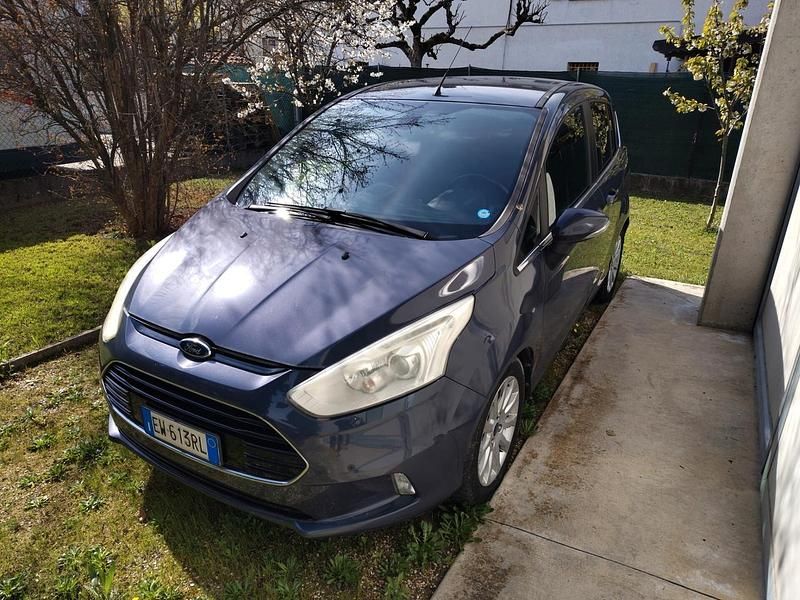 Usata Ford B-MAX Business Edition 74 CV (54 kW) 2014 Grigio Monovolume