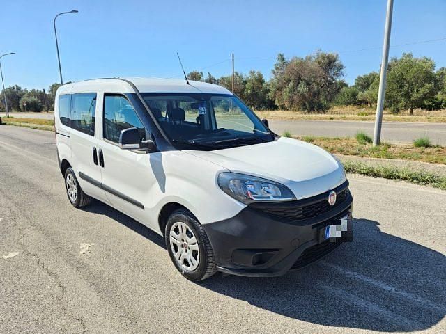 Usata Fiat Doblò Easy 105 CV (77 kW) 2022 Bianco Monovolume