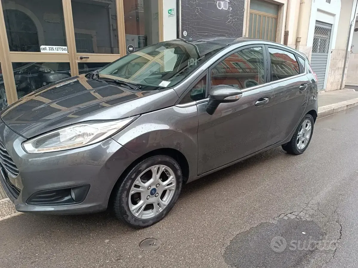 Usata Ford Fiesta Titanium 75 CV (55 kW) 2017 Grigio Utilitaria