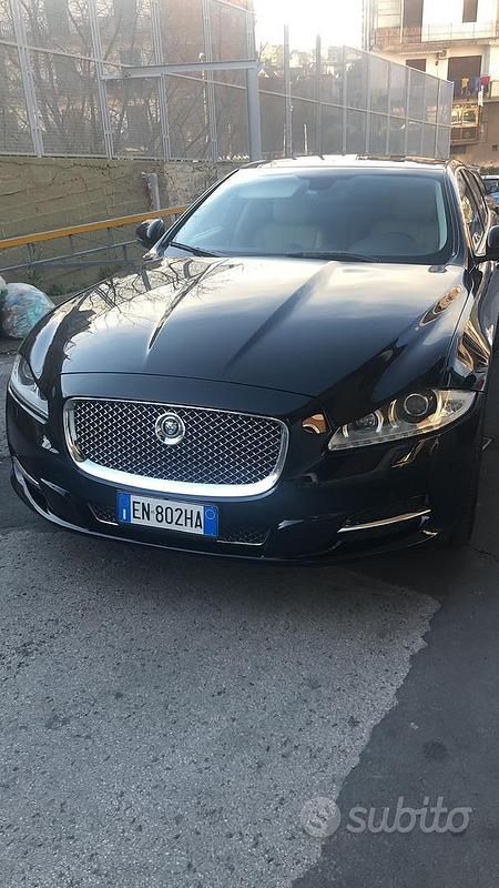 Usata Jaguar XJ 340 CV (250 kW) 2012 Nero Berlina