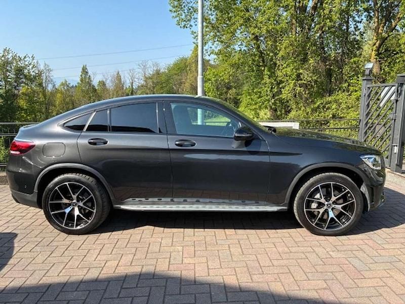 Usata Mercedes GLC300e Premium 194 CV (142 kW) 2022 Grigio scuro Coupé