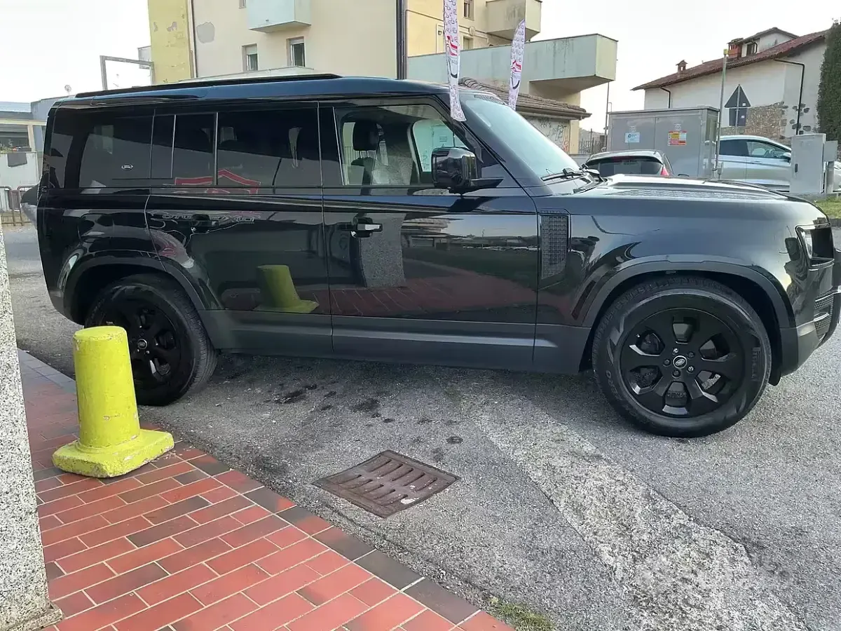 Usata Land Rover Defender SE 240 CV (176 kW) 2020 Nero SUV