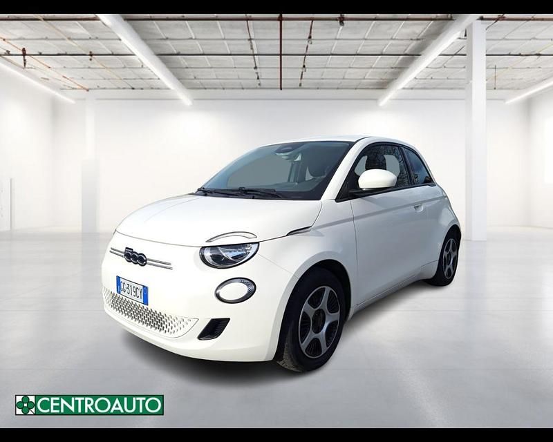 Usata Fiat 500e Passion 42 kW (58 CV) 2021 Bianco Utilitaria
