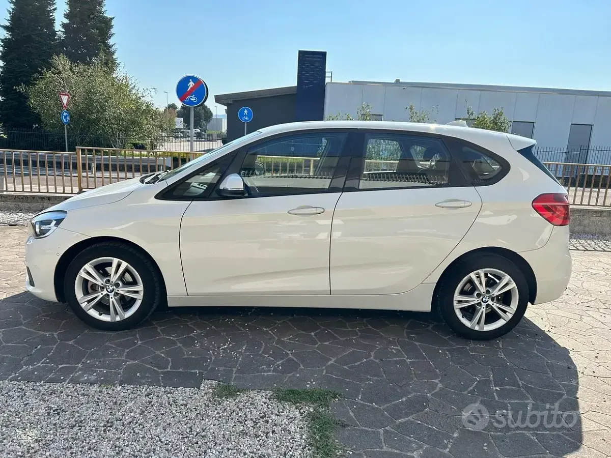 Usata BMW 218 Active Tourer Sport Line 150 CV (110 kW) 2015 Bianco Monovolume