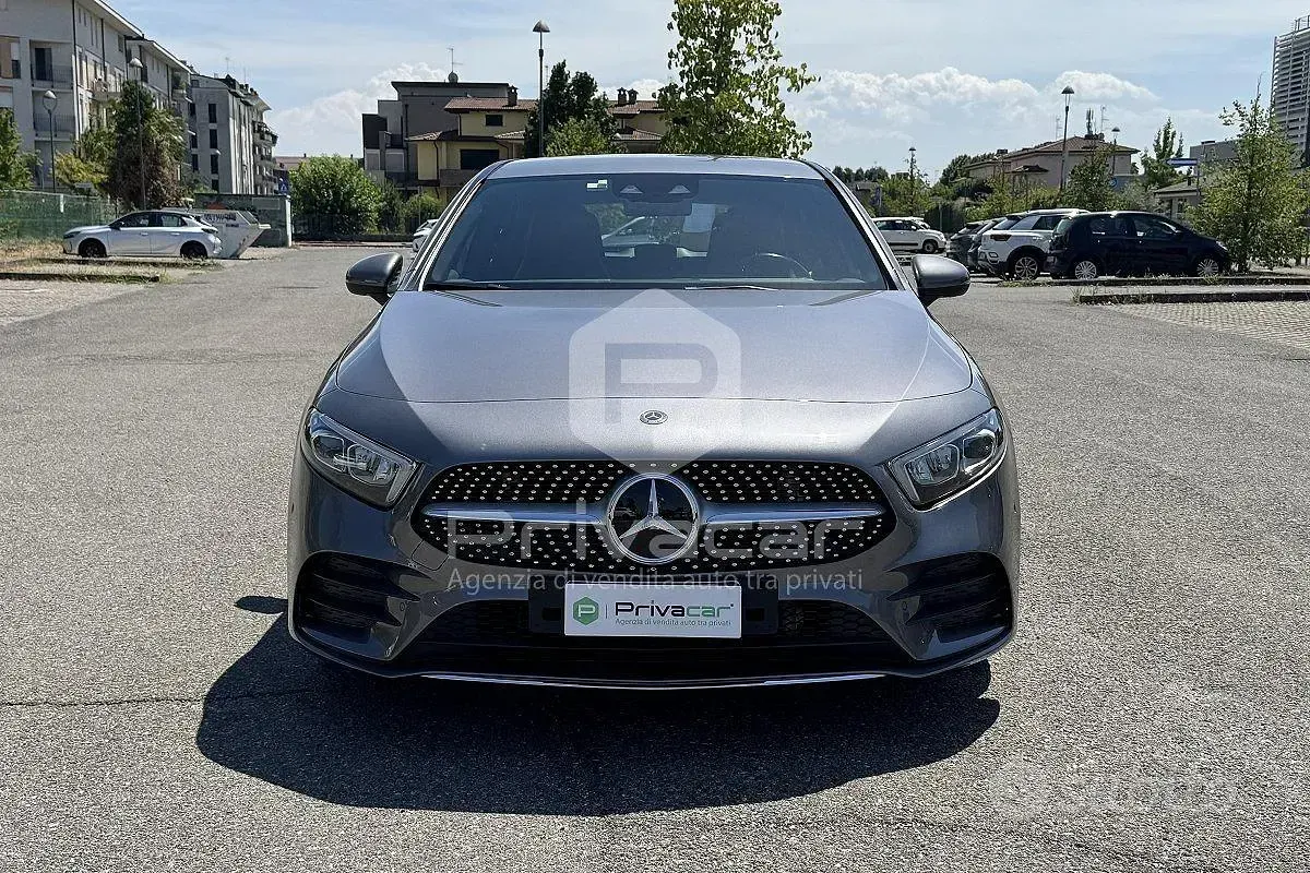 Usata Mercedes A180 Premium 116 CV (85 kW) 2018 Grigio Utilitaria