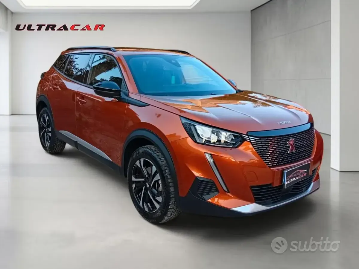 Usata Peugeot 2008 Allure 131 CV (96 kW) 2023 Arancione SUV