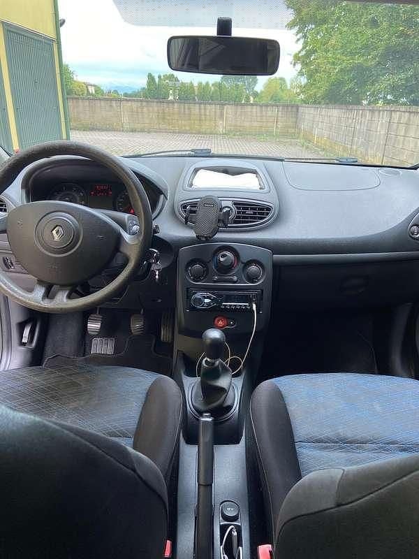 Grigio Usata 2007 Renault Clio III LE Tre volumi | 2000 € (Ottimo prezzo) - Immagine 1/4