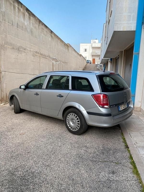 Usata Opel Astra 90 CV (66 kW) 2006 Grigio Station wagon