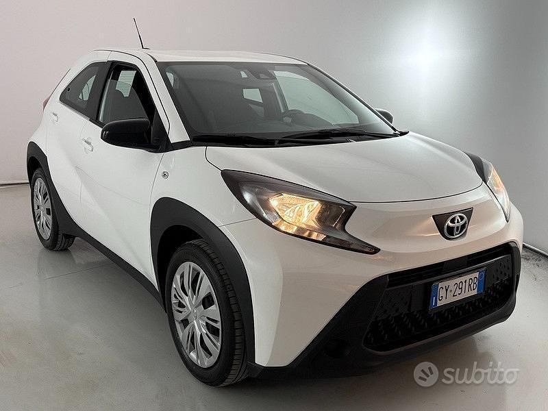 Usata Toyota Aygo X Active 72 CV (52 kW) 2025 Bianco SUV