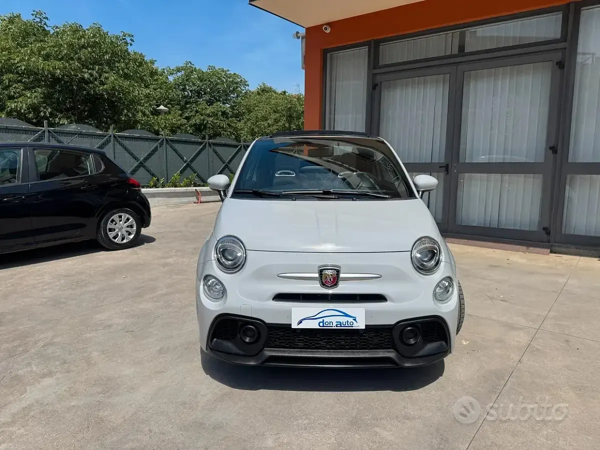 Usata Abarth 595C 145 CV (106 kW) 2022 Grigio Cabrio