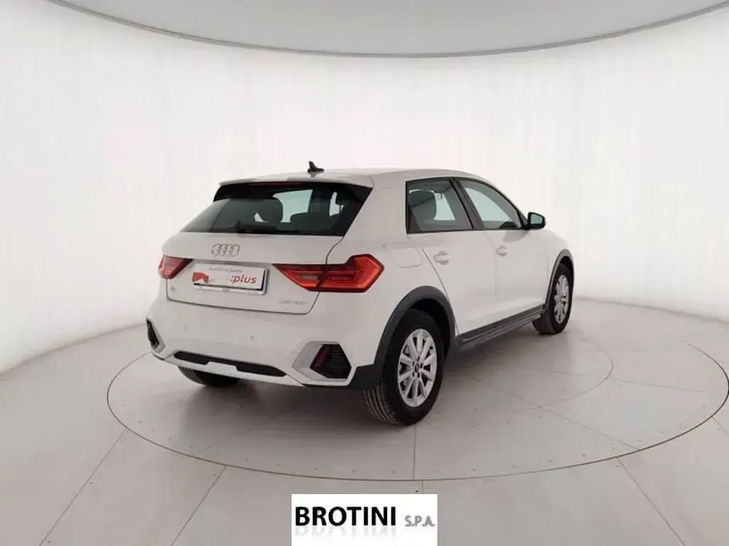 Usata Audi A1 Sportback Business 116 CV (85 kW) 2024 Bianco pastello Utilitaria