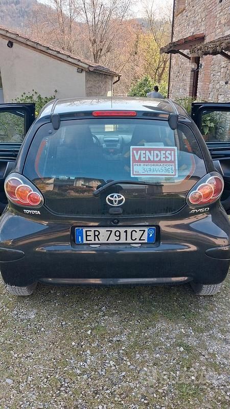 Usata Toyota Aygo 68 CV (50 kW) 2013 Nero Utilitaria