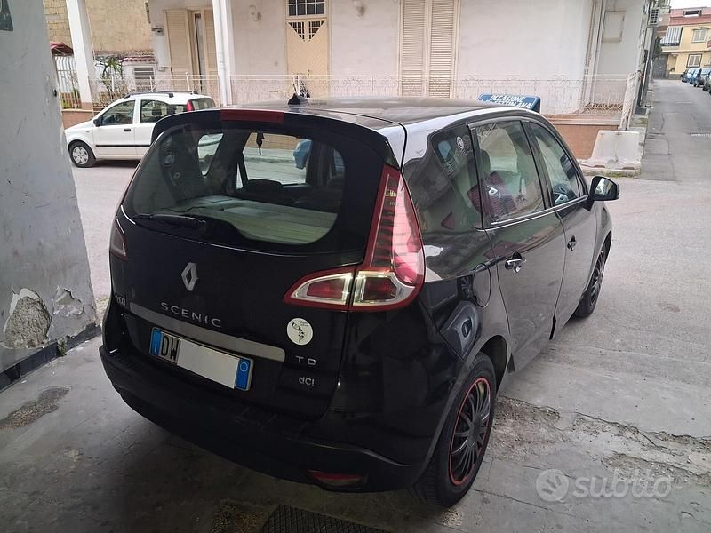 Usata Renault Scénic III 106 CV (77 kW) 2009 Nero Monovolume