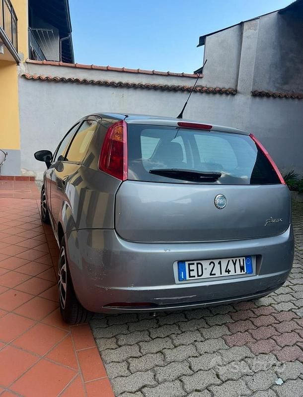 Usata Fiat Grande Punto 90 CV (66 kW) 2010 Grigio Utilitaria