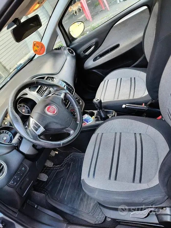 Usata Fiat Punto 95 CV (69 kW) 2011 Grigio Utilitaria