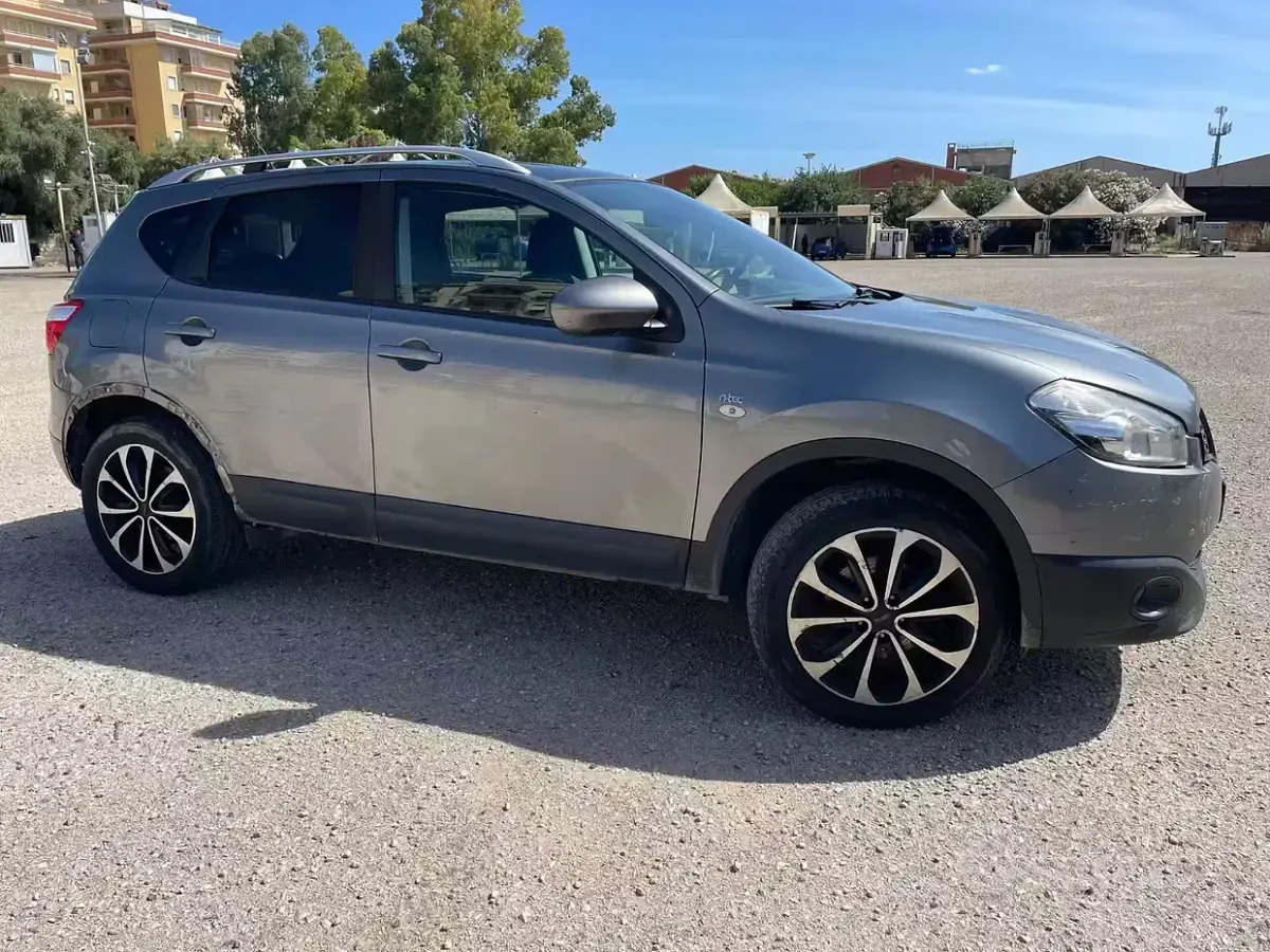 Usata Nissan Qashqai N-TEC 150 CV (110 kW) 2011 Grigio SUV