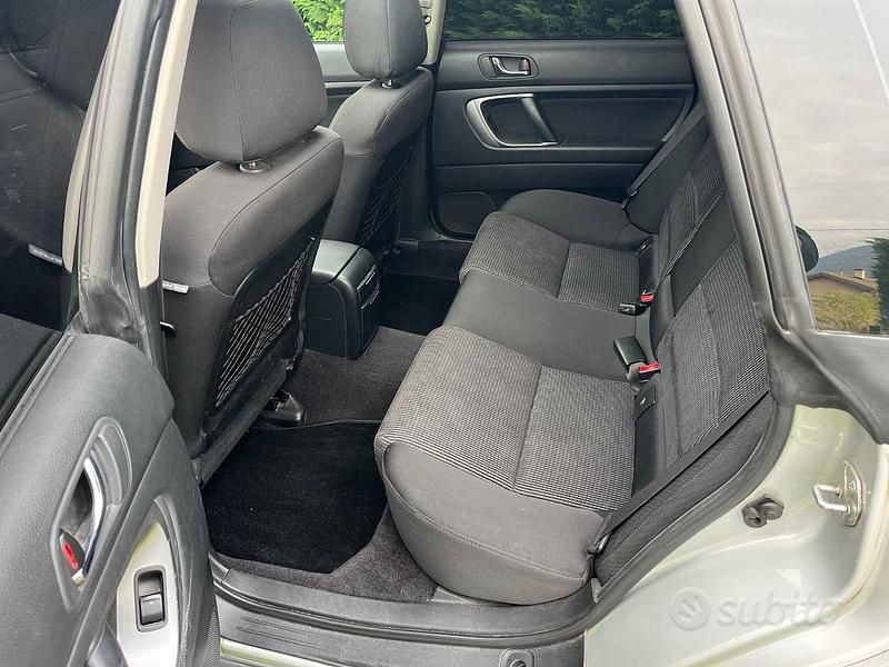 Usata Subaru Outback 2004 Grigio SUV