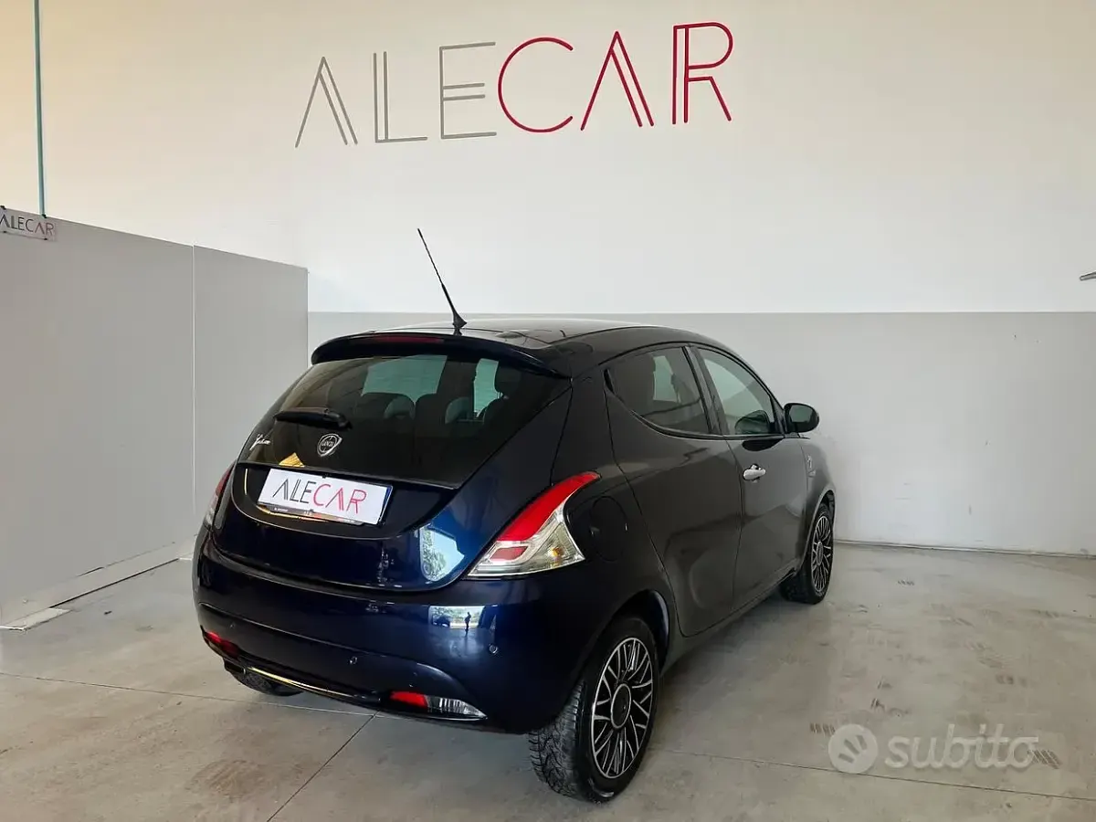 Usata Lancia Ypsilon 69 CV (50 kW) 2017 Blu Utilitaria