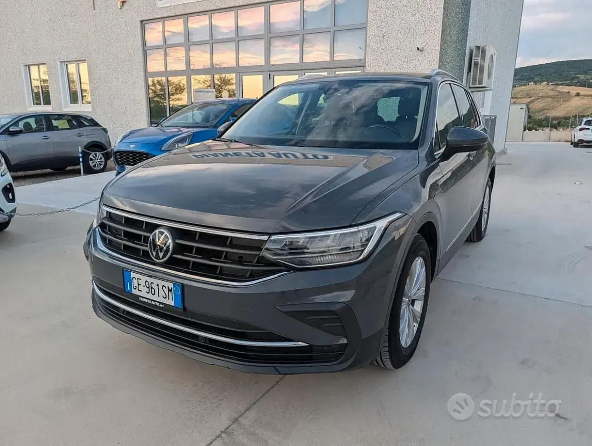 Usata VW Tiguan Life 150 CV (110 kW) 2021 Grigio SUV