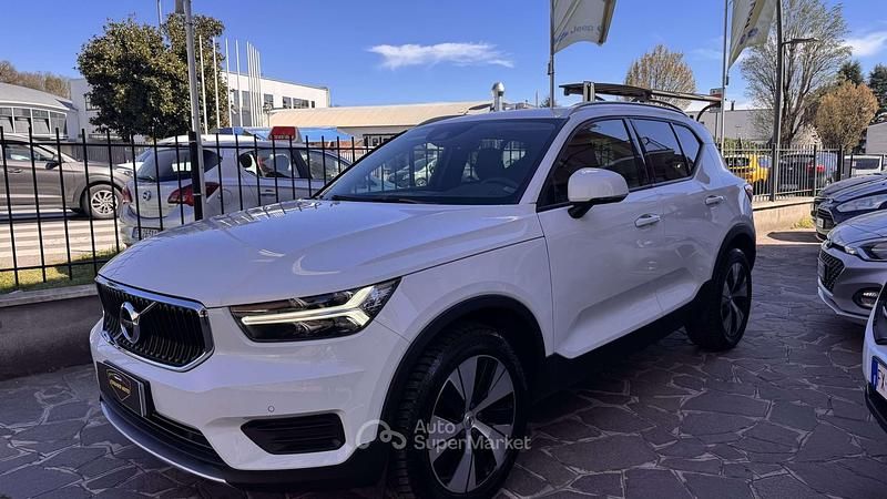 Usata Volvo XC40 Momentum 129 CV (94 kW) 2021 Bianco SUV