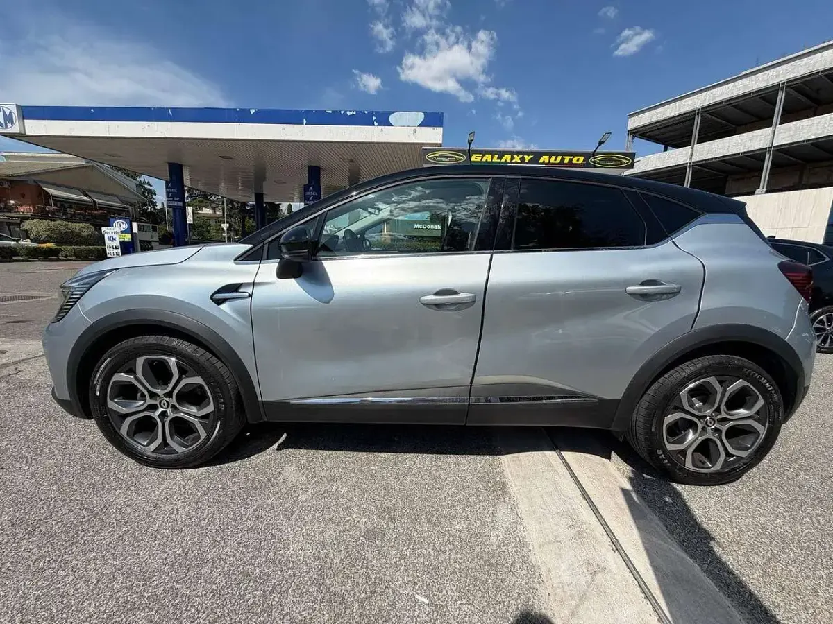 Usata Renault Captur Intens 101 CV (74 kW) 2023 Argento tetto nero SUV