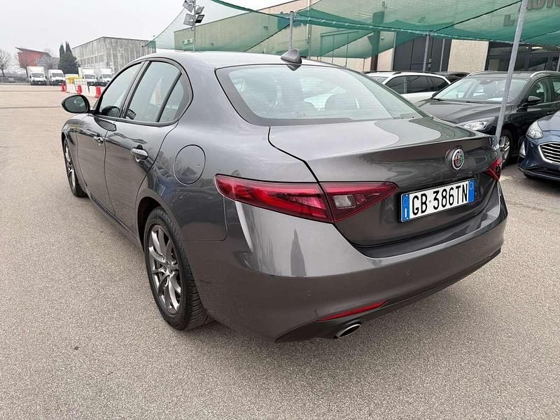Usata Alfa Romeo Giulia Executive 160 CV (117 kW) 2020 Grigio Berlina