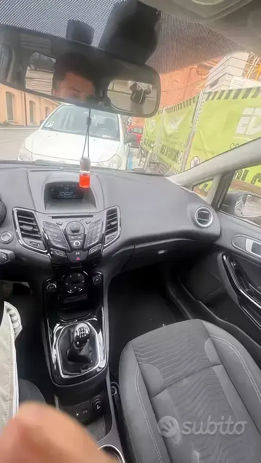 Usata Ford Fiesta 80 CV (58 kW) 2014 Blu Utilitaria