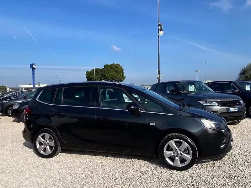 Usata Opel Zafira Tourer 131 CV (96 kW) 2013 Nero Monovolume
