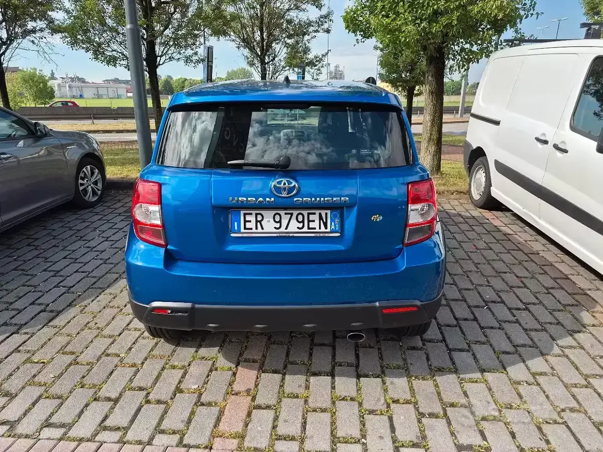 Usata Toyota Urban Cruiser Active 90 CV (66 kW) 2013 Blu Utilitaria