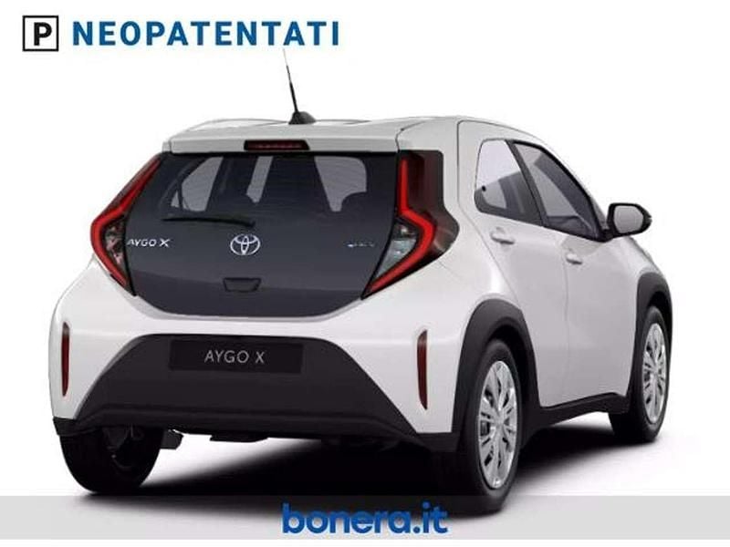 Nuova Toyota Aygo X 116 CV (85 kW) 2026 Super white SUV