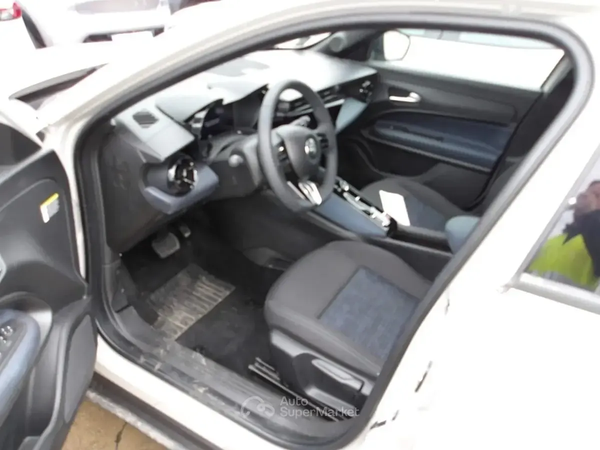 Usata Alfa Romeo Junior 61 kW (84 CV) 2025 Beige SUV