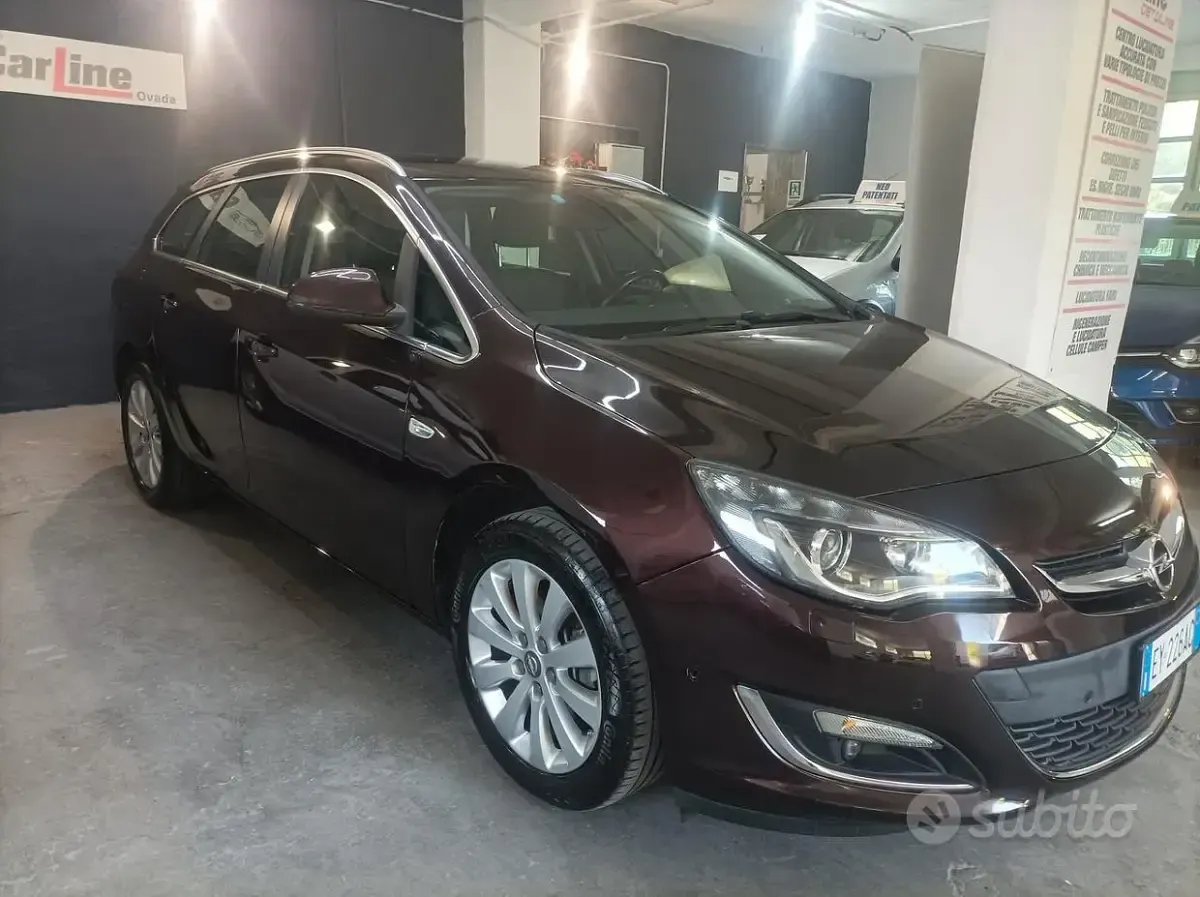 Usata Opel Astra Sport 136 CV (100 kW) 2015 Marrone Station wagon
