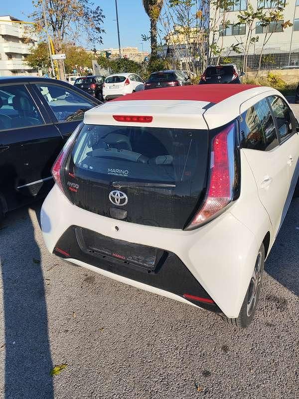 Usata Toyota Aygo X-wave 69 CV (50 kW) 2017 Bianco Utilitaria