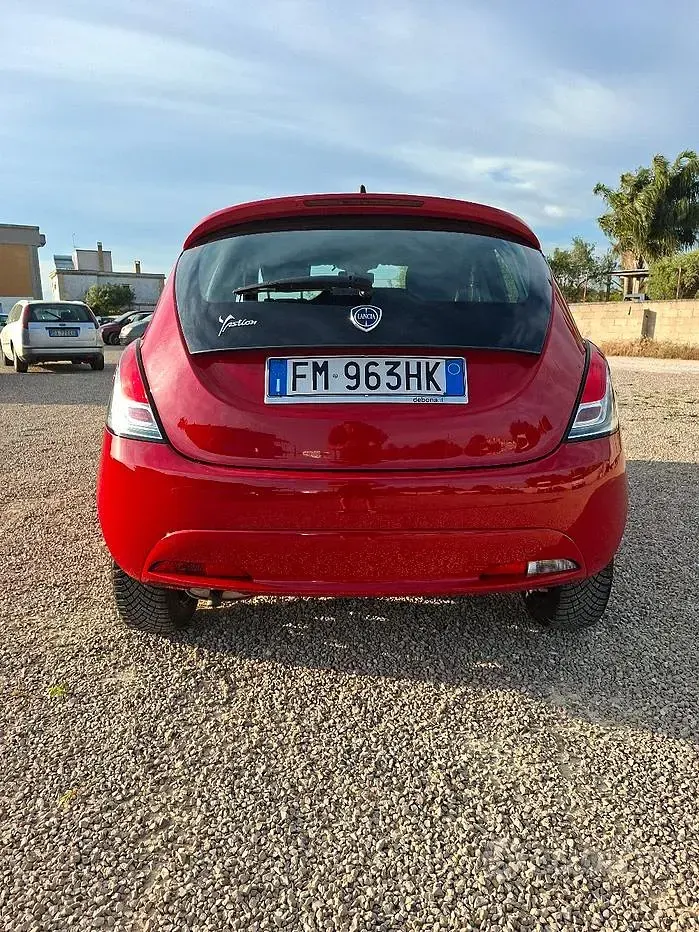 Usata Lancia Ypsilon 69 CV (50 kW) 2018 Rosso Utilitaria