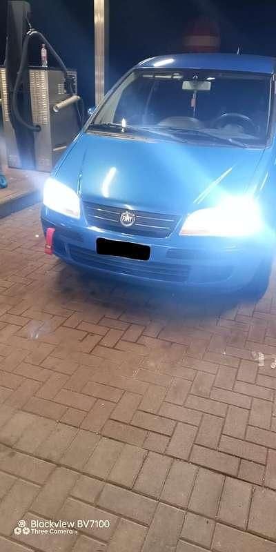 Usata Fiat Idea Dynamic 95 CV (69 kW) 2004 Blu/azzurro Monovolume