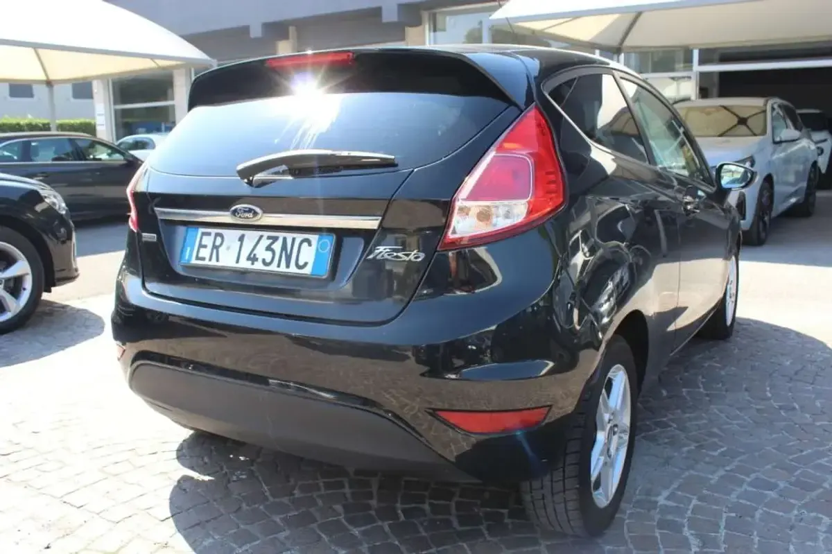 Usata Ford Fiesta Titanium 75 CV (55 kW) 2013 Nero Utilitaria