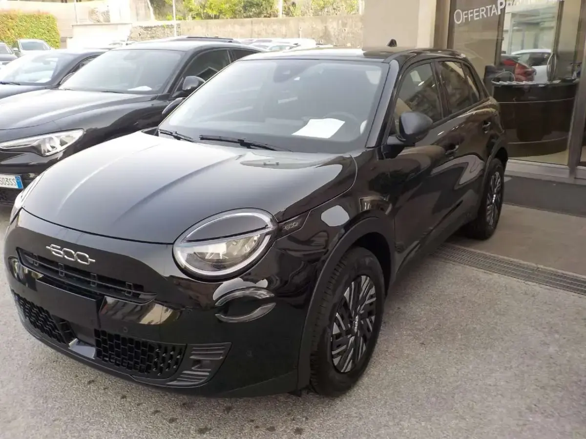Nouvelle Fiat 600 Pop 101 ch (74 kW) 2026 Vari colori SUV