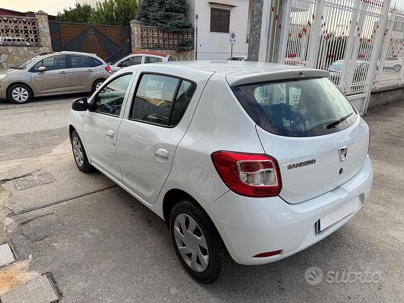 Usata Dacia Sandero Ambiance 75 CV (55 kW) 2014 Bianco Berlina