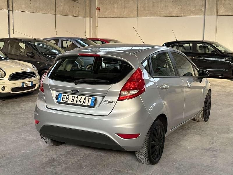 Usata Ford Fiesta Titanium 60 CV (44 kW) 2010 Bianco Utilitaria