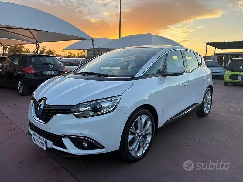 Usata Renault Scenic E-Tech Business 120 CV (88 kW) 2019 Bianco SUV