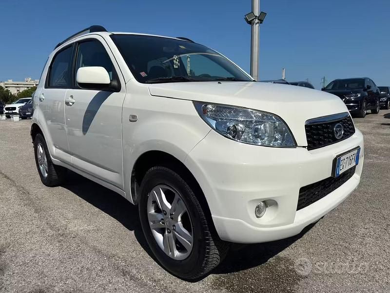 Usata Daihatsu Terios 102 CV (75 kW) 2011 Bianco SUV