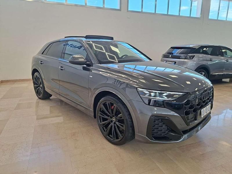 Nuova Audi Q8 S-Line 286 CV (210 kW) 2025 Grigio daytona perla SUV