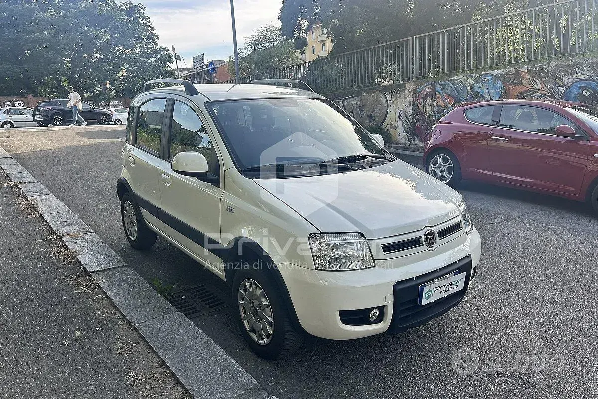Usata Fiat Panda 4x4 Climbing 69 CV (50 kW) 2013 Bianco Utilitaria