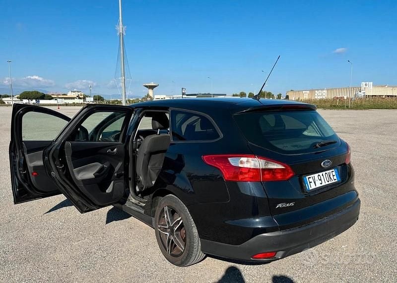 Usata Ford Focus 105 CV (77 kW) 2013 Nero Station wagon