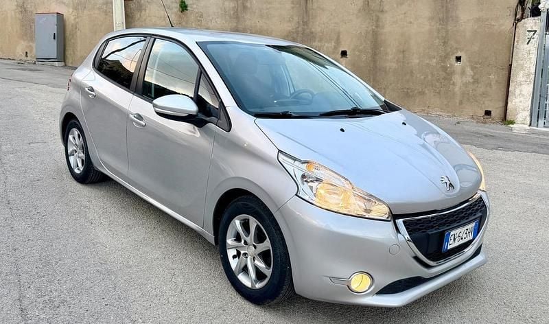 Usata Peugeot 208 Active 68 CV (50 kW) 2012 Argento Utilitaria