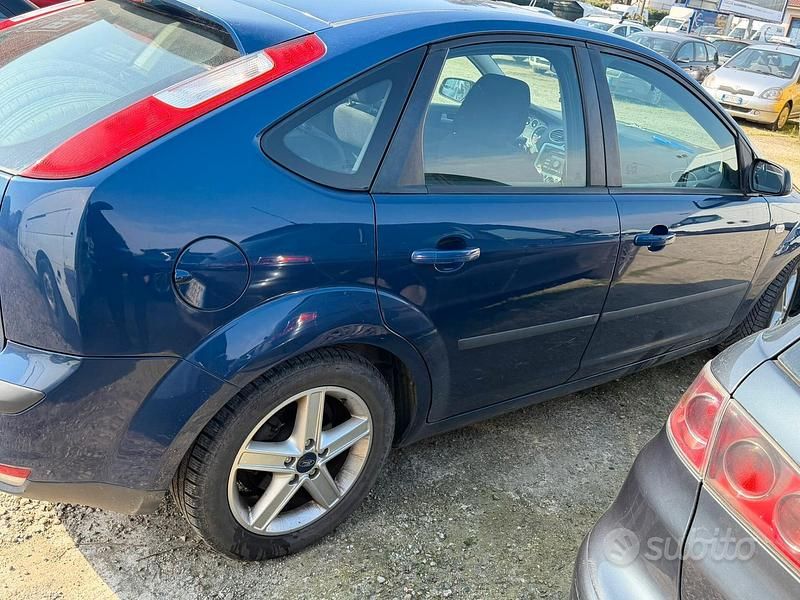 Occasion Ford Focus 90 ch (66 kW) 2007 Bleue Berline