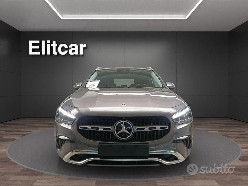 Usata Mercedes GLA180 Progressive 136 CV (100 kW) 2024 Grigio montagna SUV